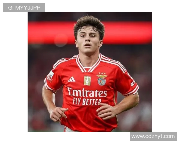 若昂内维斯的足球之路：从青涩少年到职业球员的成长历程